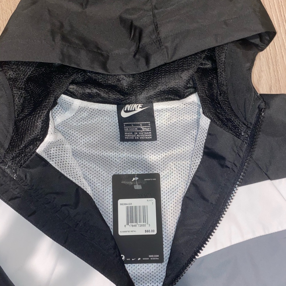 Boy size 7 Nike windbreaker jacket - Picture 2 of 2